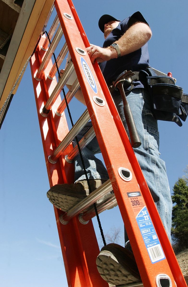 Werner D62242 24FT fiberglass double extension ladder